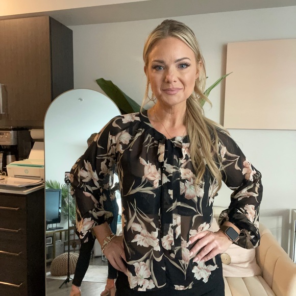 Sheer black floral blouse with tie.  Balloon sleeves.  Feminine and professional - Picture 7 of 7